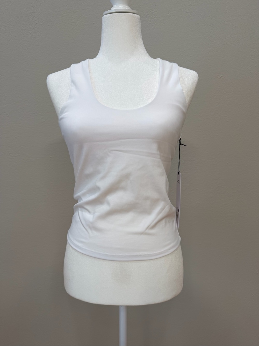 Alo Yoga Softsculpt No Nonsense Bra Tank White Size M NWT Built-In Shelf Bra